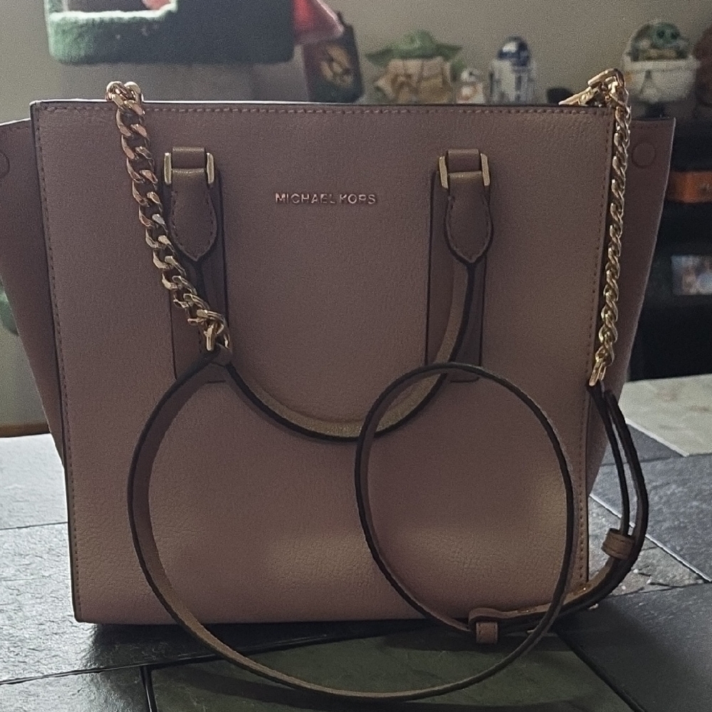 Michael Kors Mauve Shoulder Bag with Gold Chain
